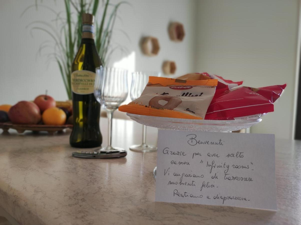 Camere Infinity Rooms Castelfidardo Extérieur photo
